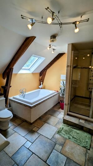 Image No.11-5 Bed Property for sale