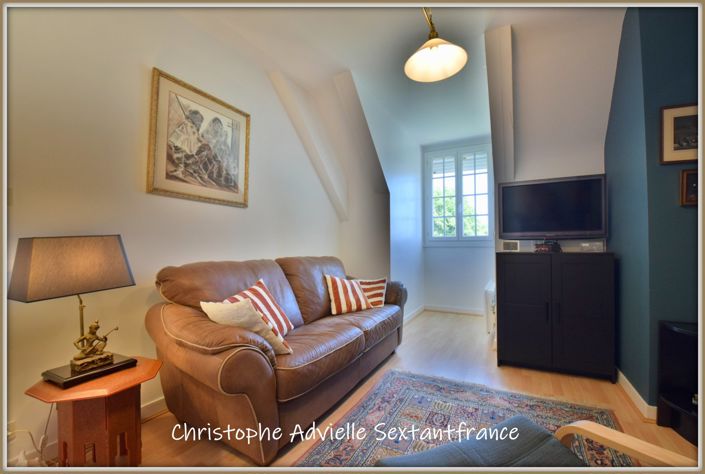 Image No.10-3 Bed Property for sale