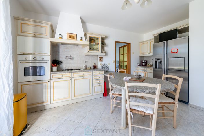 Image No.11-6 Bed House for sale