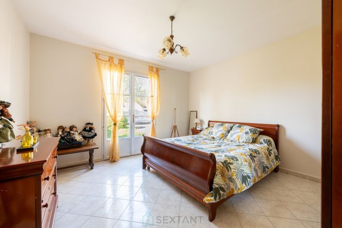 Image No.12-6 Bed House for sale