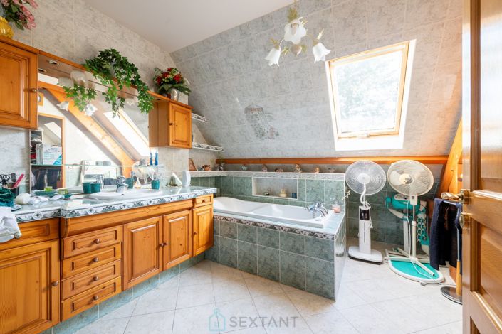 Image No.22-6 Bed House for sale