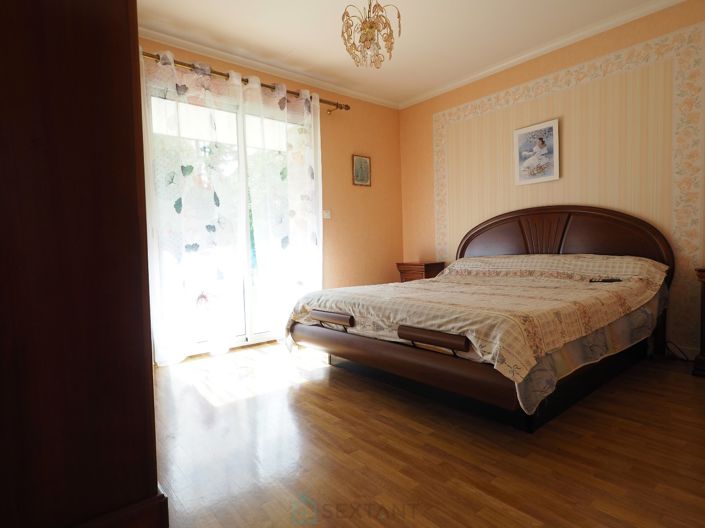 Image No.8-4 Bed House for sale