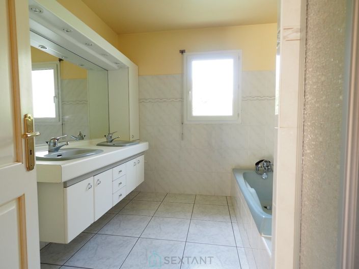 Image No.9-4 Bed House for sale