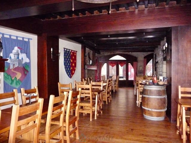 Image No.10-8 Bed Property for sale