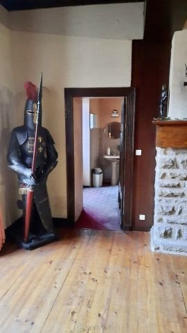 Image No.17-8 Bed Property for sale