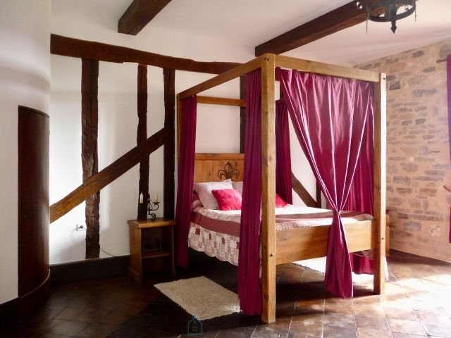 Image No.25-8 Bed Property for sale