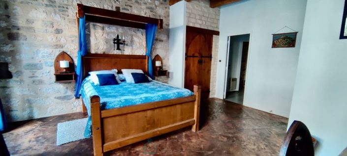 Image No.26-8 Bed Property for sale