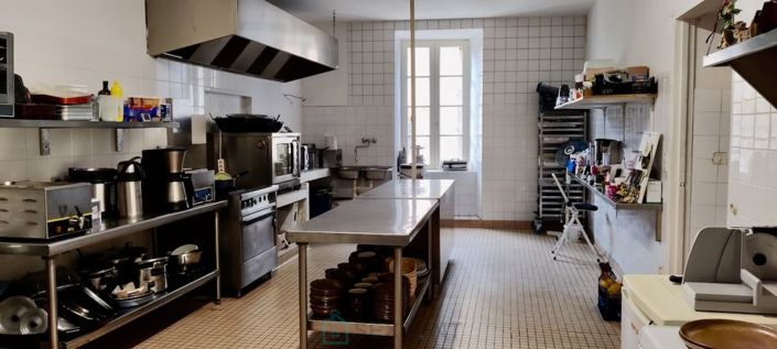 Image No.3-8 Bed Property for sale