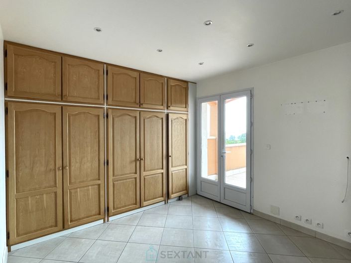 Image No.14-Villa for sale