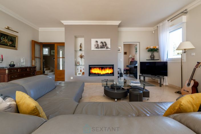 Image No.11-5 Bed Property for sale