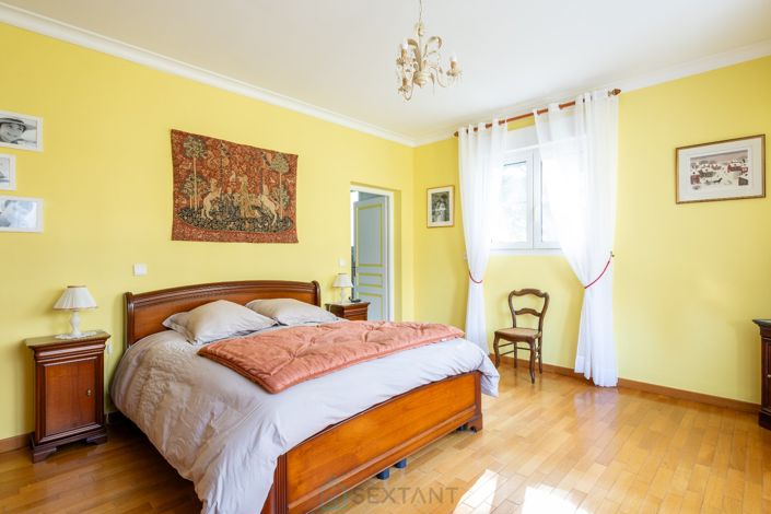 Image No.19-5 Bed Property for sale