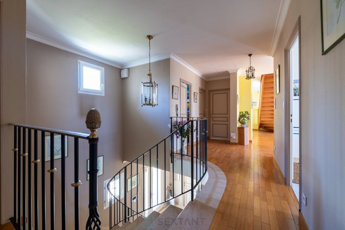 Image No.22-5 Bed Property for sale