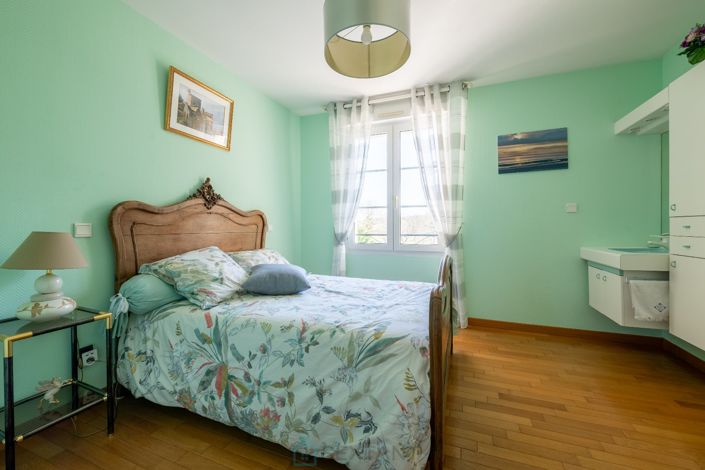 Image No.27-5 Bed Property for sale