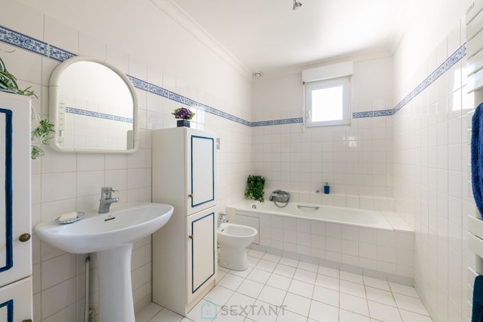 Image No.29-5 Bed Property for sale