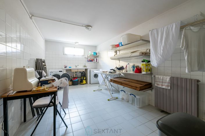 Image No.39-5 Bed Property for sale