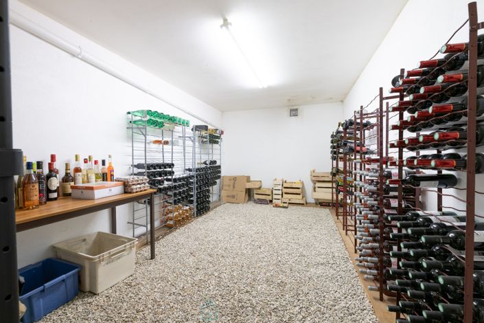 Image No.40-5 Bed Property for sale