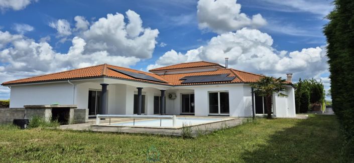 Image No.2-4 Bed Villa for sale