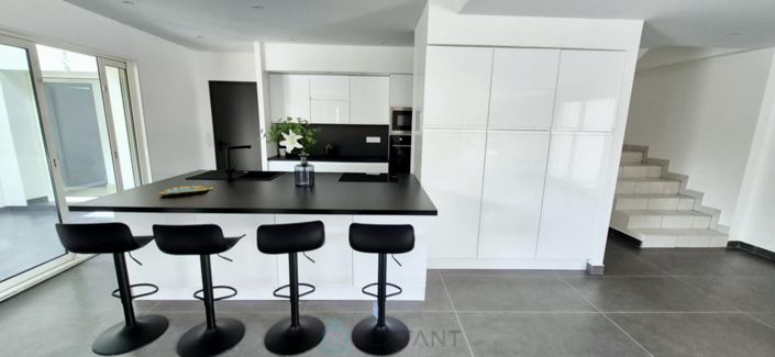 Image No.4-4 Bed Villa for sale