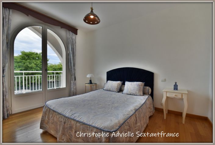 Image No.10-3 Bed Property for sale