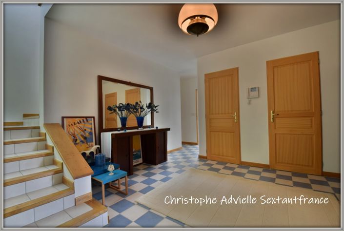 Image No.3-3 Bed Property for sale