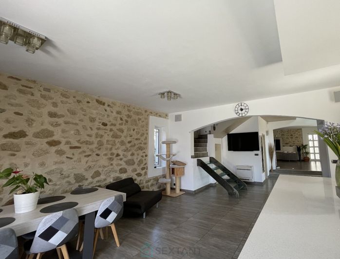 Image No.1-4 Bed Villa for sale