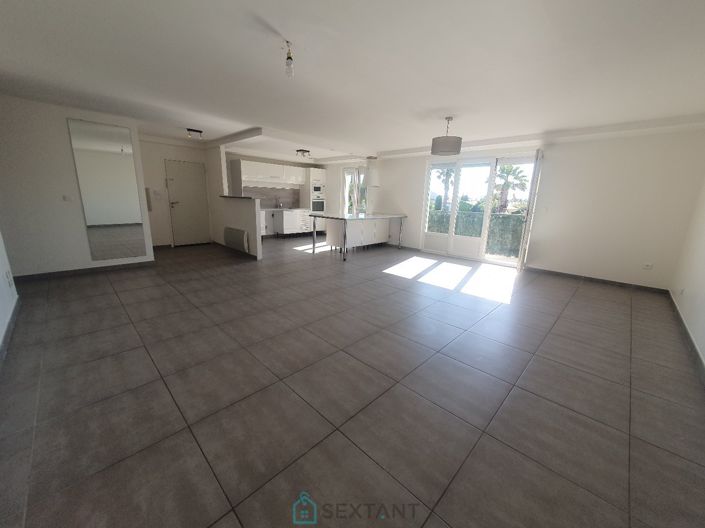 Image No.3-3 Bed Property for sale