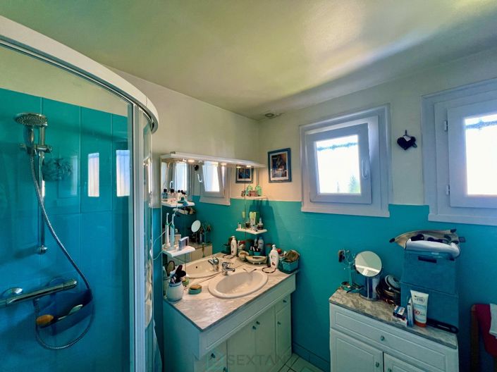 Image No.10-5 Bed House for sale