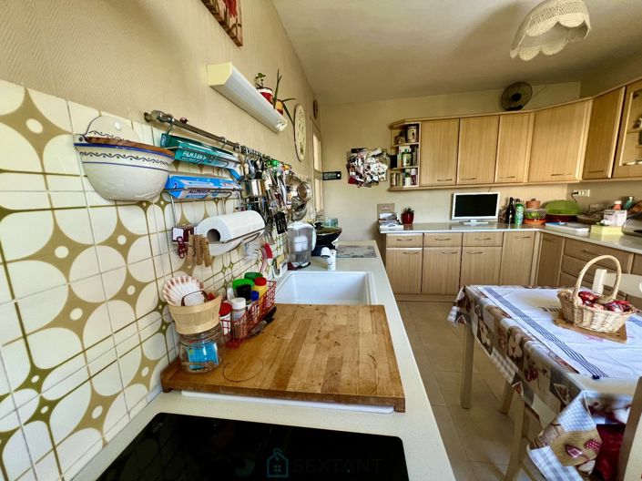 Image No.5-5 Bed House for sale