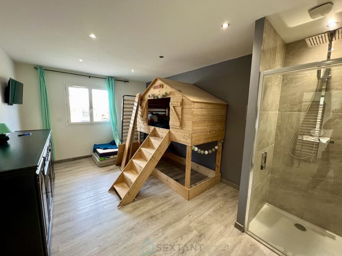 Image No.11-3 Bed House for sale