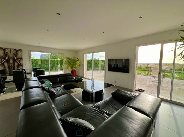 Image No.2-3 Bed House for sale