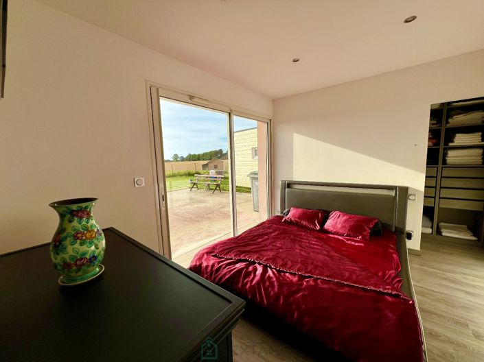 Image No.8-3 Bed House for sale