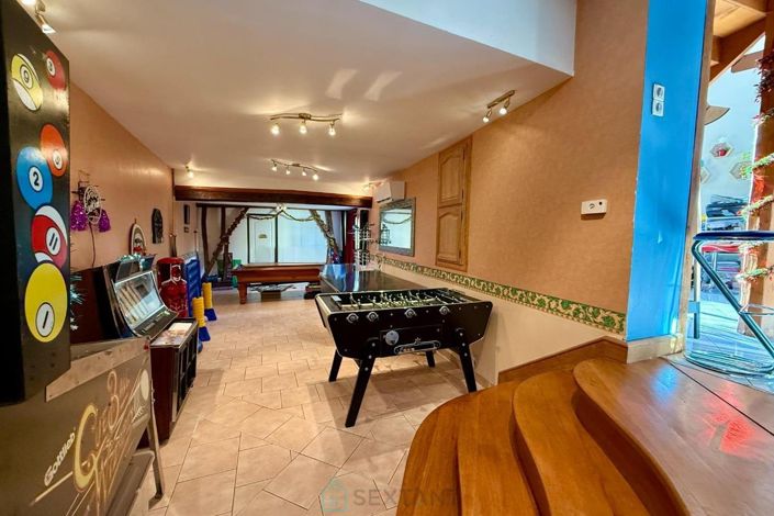 Image No.6-10 Bed House for sale