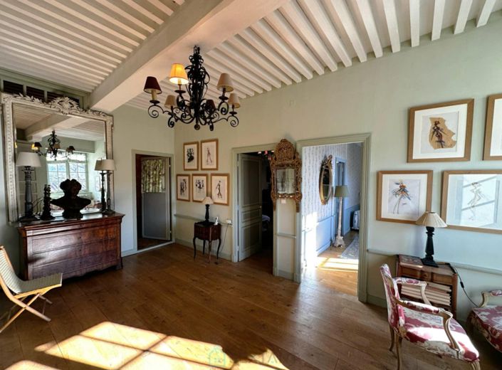 Image No.6-16 Bed Chateaux for sale