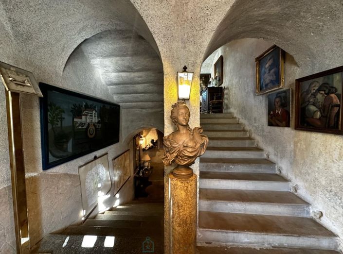 Image No.7-16 Bed Chateaux for sale