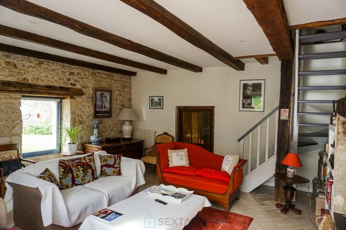 Image No.10-3 Bed Property for sale