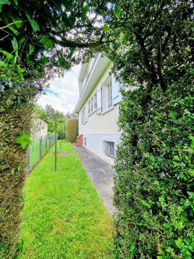 Image No.17-5 Bed Property for sale