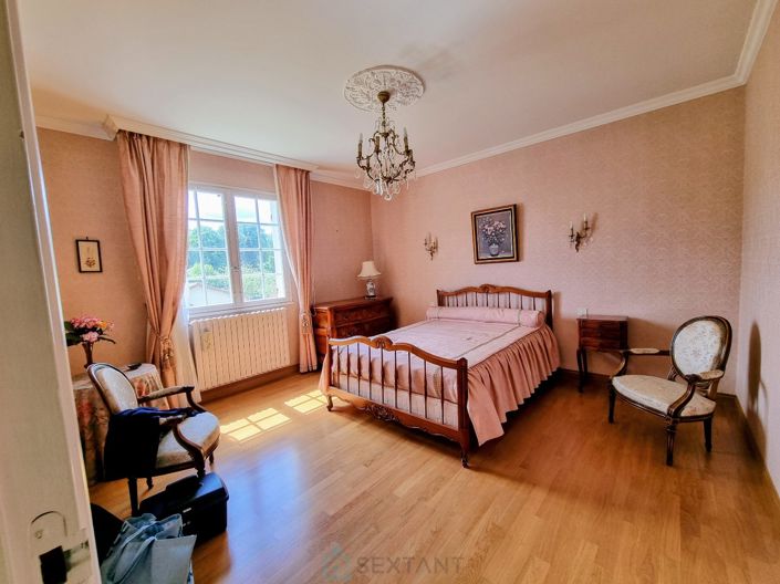 Image No.7-5 Bed Property for sale