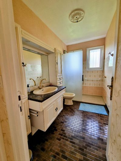 Image No.9-5 Bed Property for sale