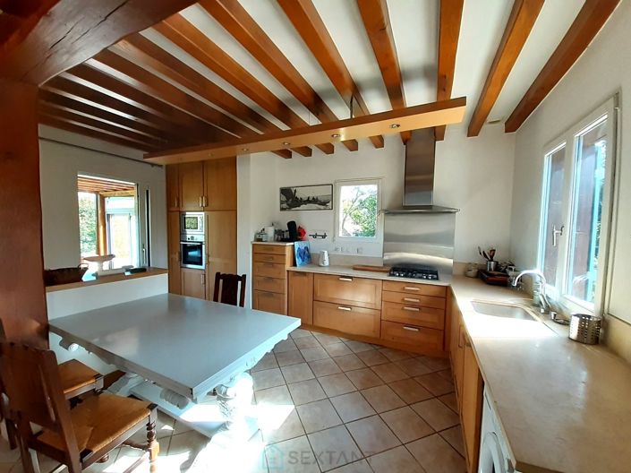 Image No.4-4 Bed Property for sale