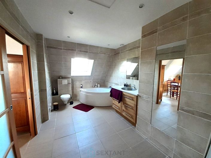 Image No.8-4 Bed Property for sale