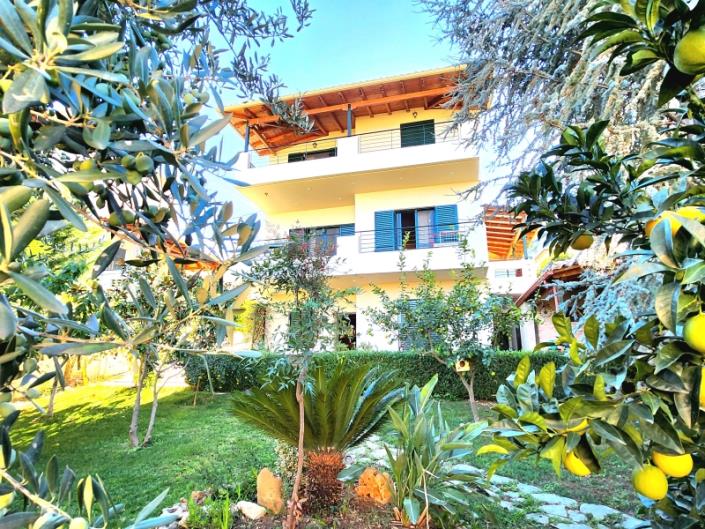 Image No.2-4 Bed House for sale