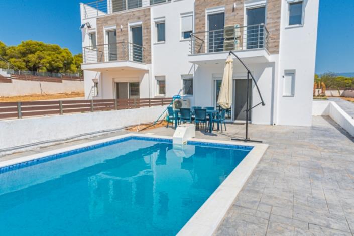 Image No.1-3 Bed Villa / Detached for sale