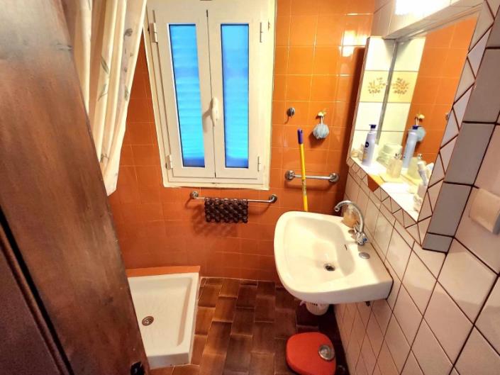 Image No.22-4 Bed House for sale