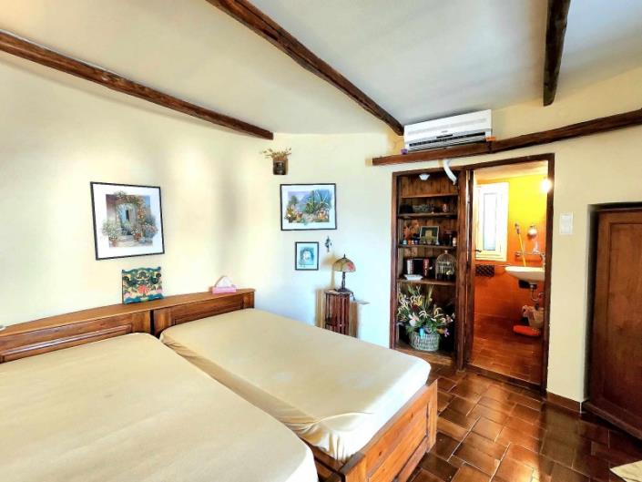 Image No.24-4 Bed House for sale