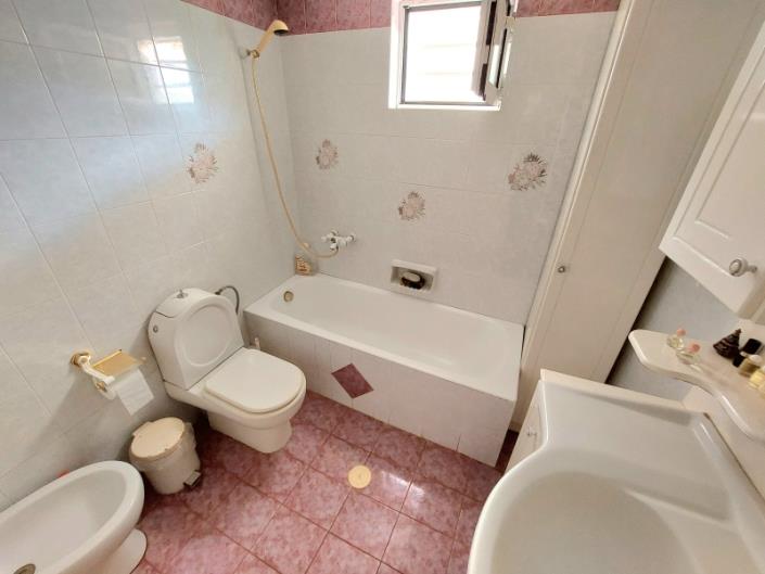 Image No.25-3 Bed House for sale