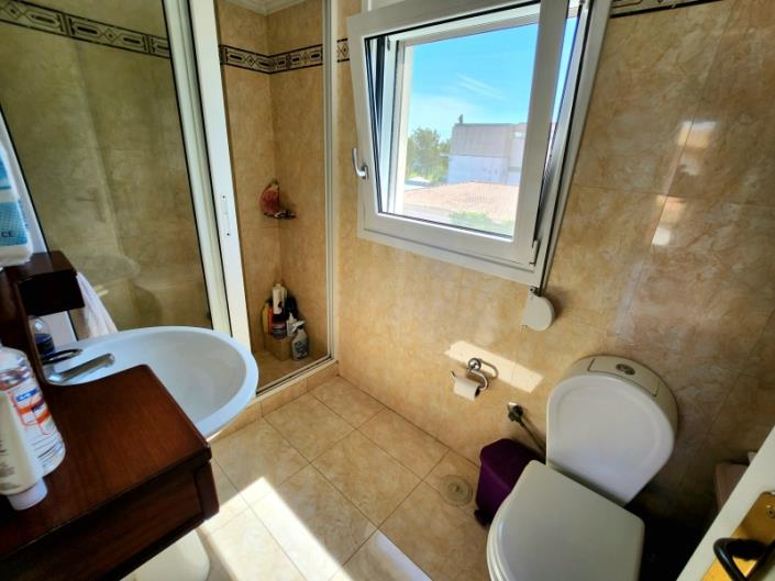 Image No.16-4 Bed House for sale