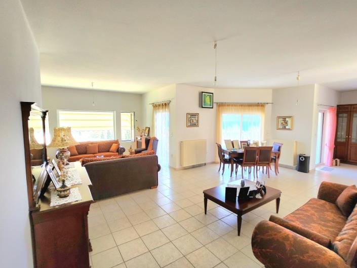 Image No.12-4 Bed House for sale