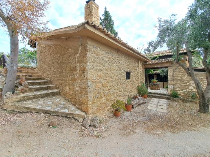 Image No.2-4 Bed House for sale