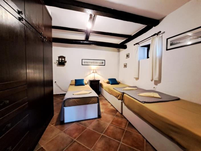 Image No.35-4 Bed House for sale