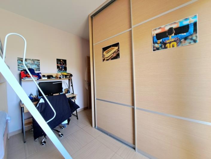 Image No.21-3 Bed House for sale